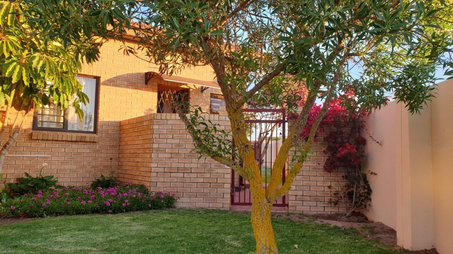 4 Bedroom Property for Sale in Myburgh Park Western Cape